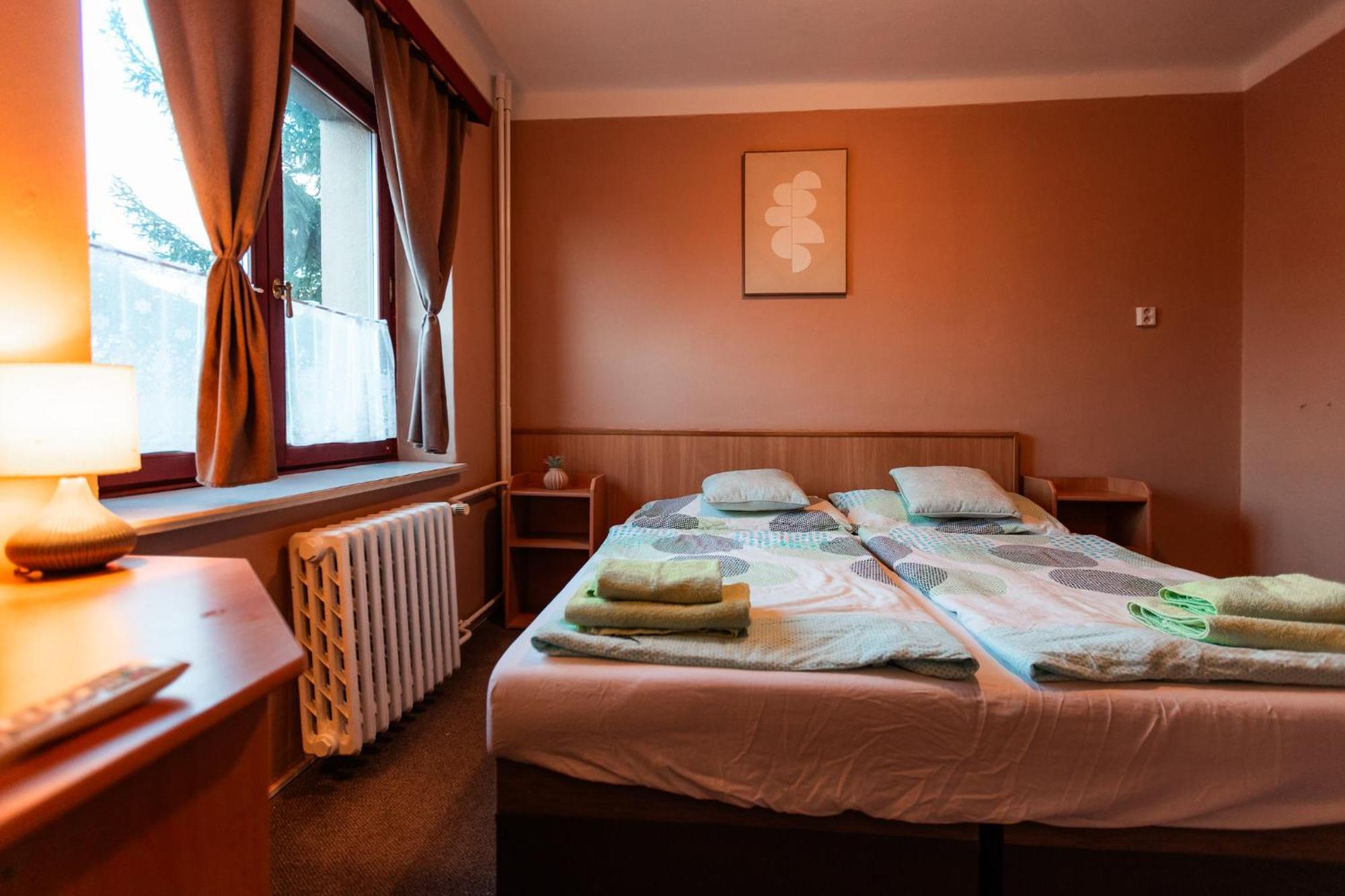 Hotel Rozkos Ческа-Скалице Экстерьер фото
